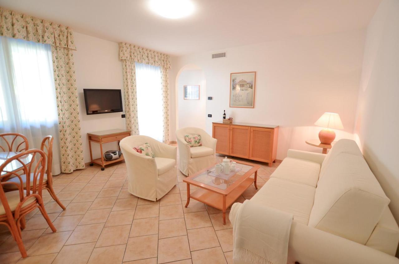 Residence Alle Palme Riva del Garda Exterior photo