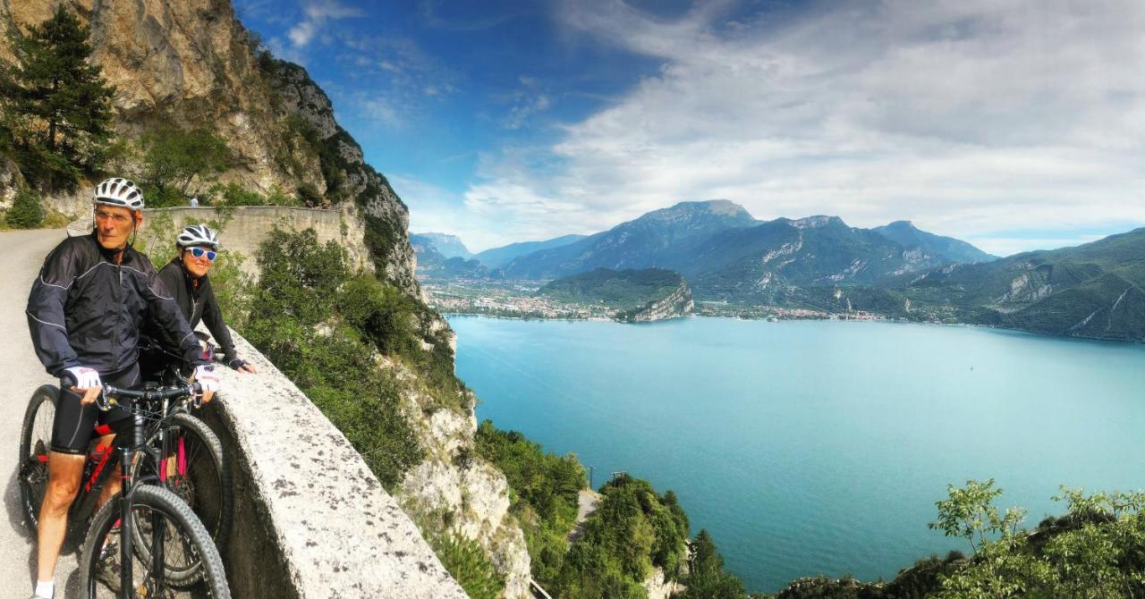 Residence Alle Palme Riva del Garda Exterior photo