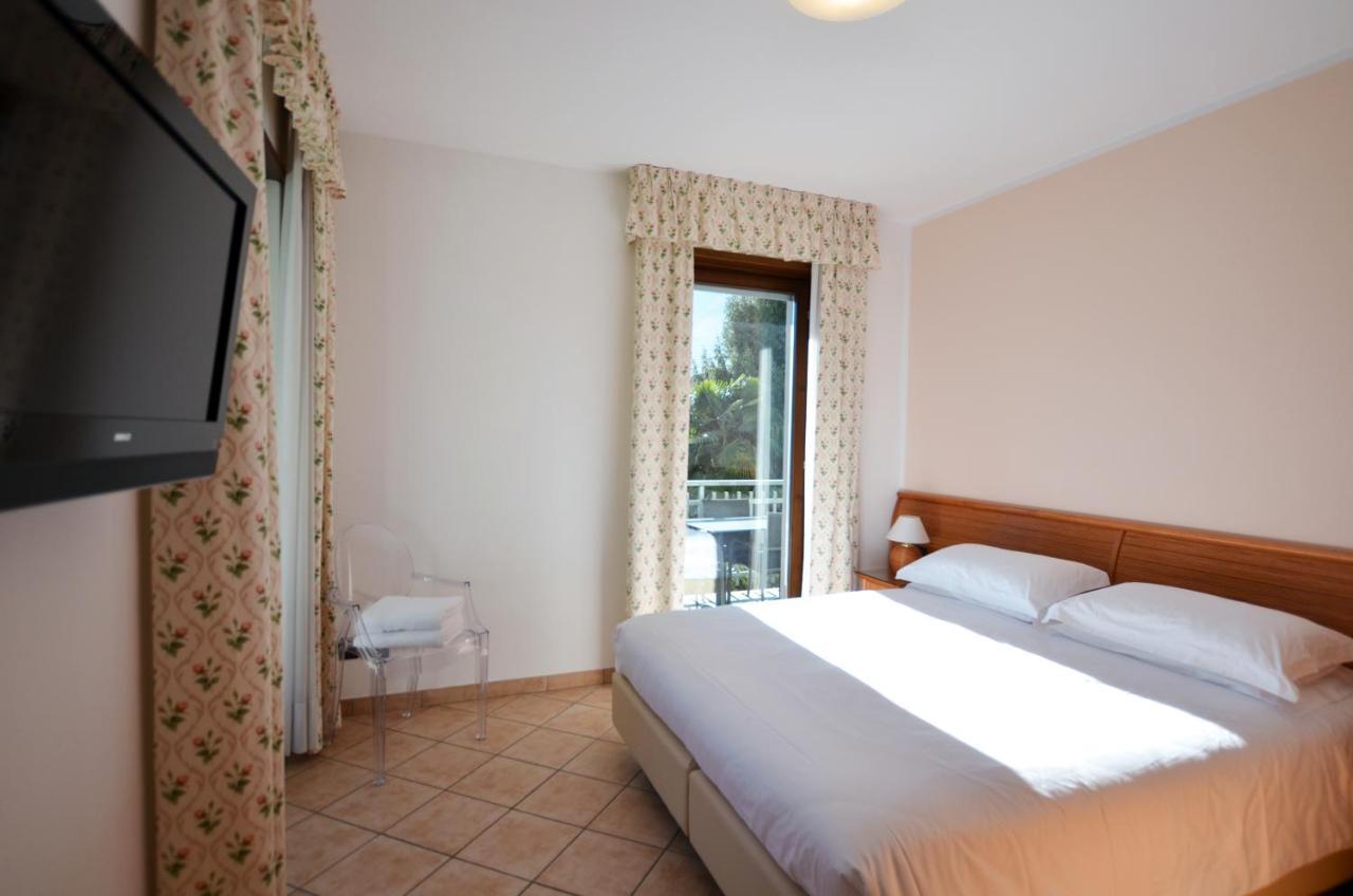 Residence Alle Palme Riva del Garda Exterior photo