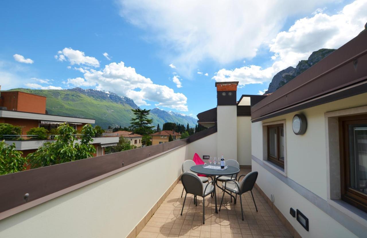 Residence Alle Palme Riva del Garda Exterior photo