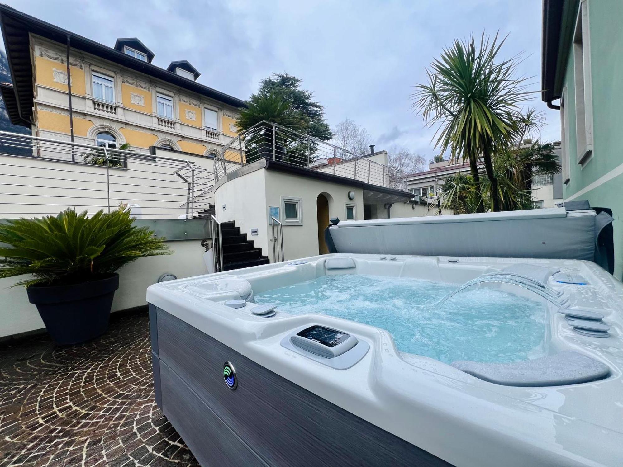 Residence Alle Palme Riva del Garda Exterior photo