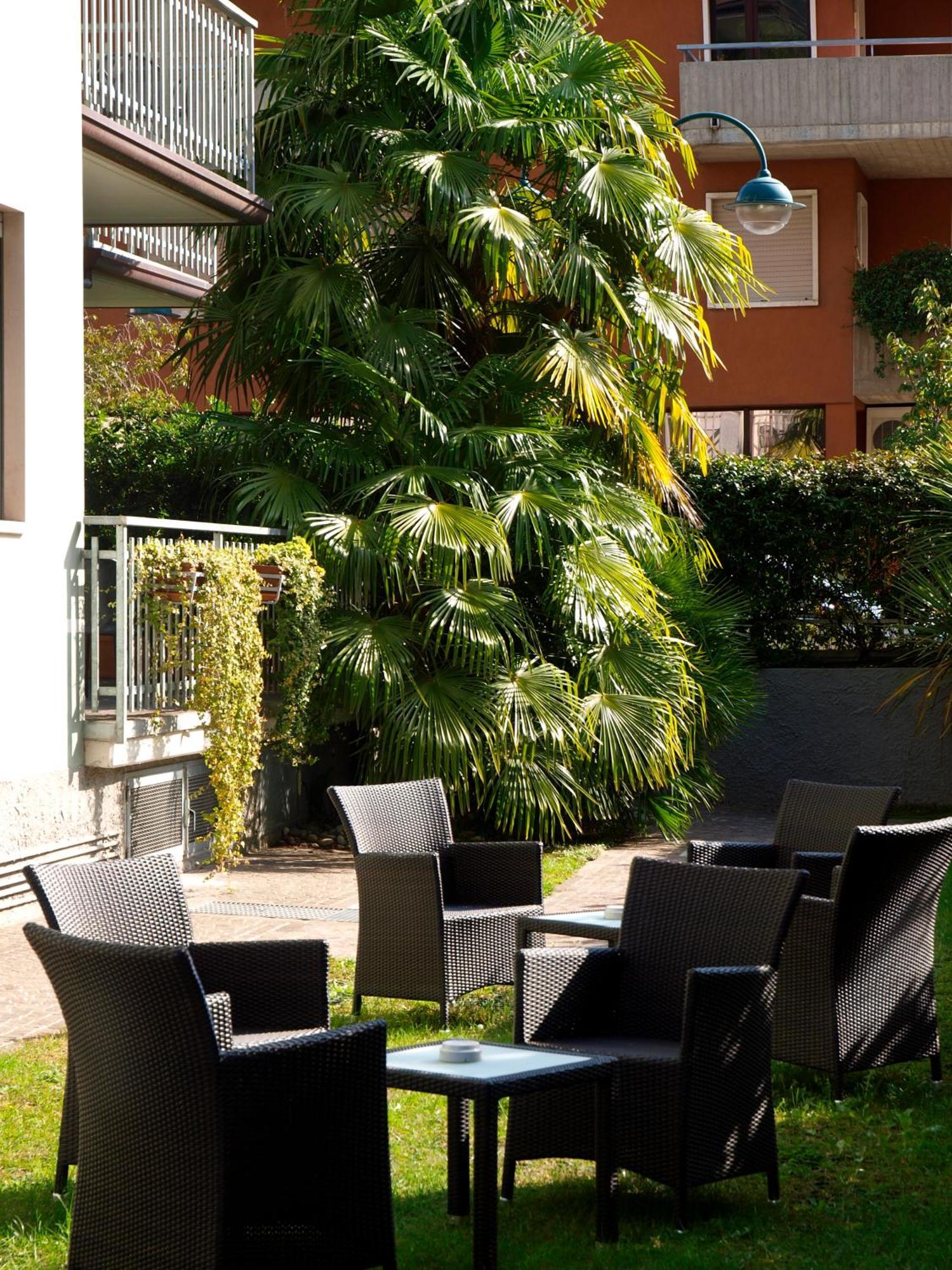 Residence Alle Palme Riva del Garda Exterior photo