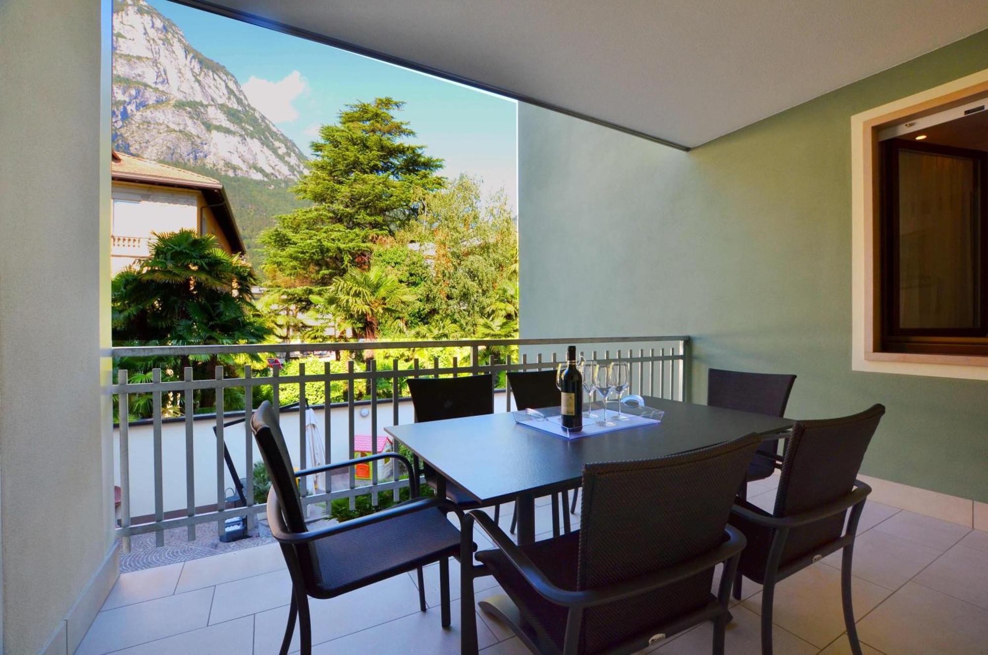 Residence Alle Palme Riva del Garda Exterior photo